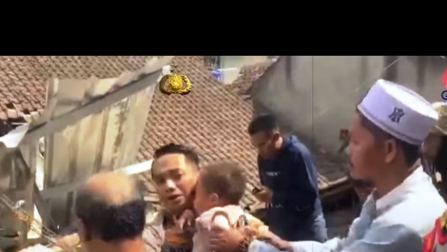Anak Selamat Usai Tertimbun Reruntuhan 3 Hari Akibat Gempa Cianjur