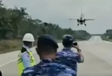 pesawat mendarat di tol lampung