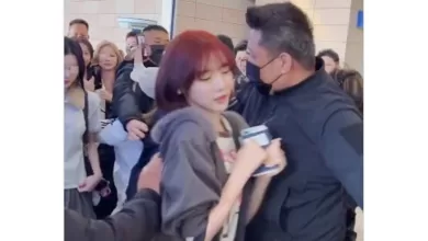 Jiwoo didorong di bandara Shanghai