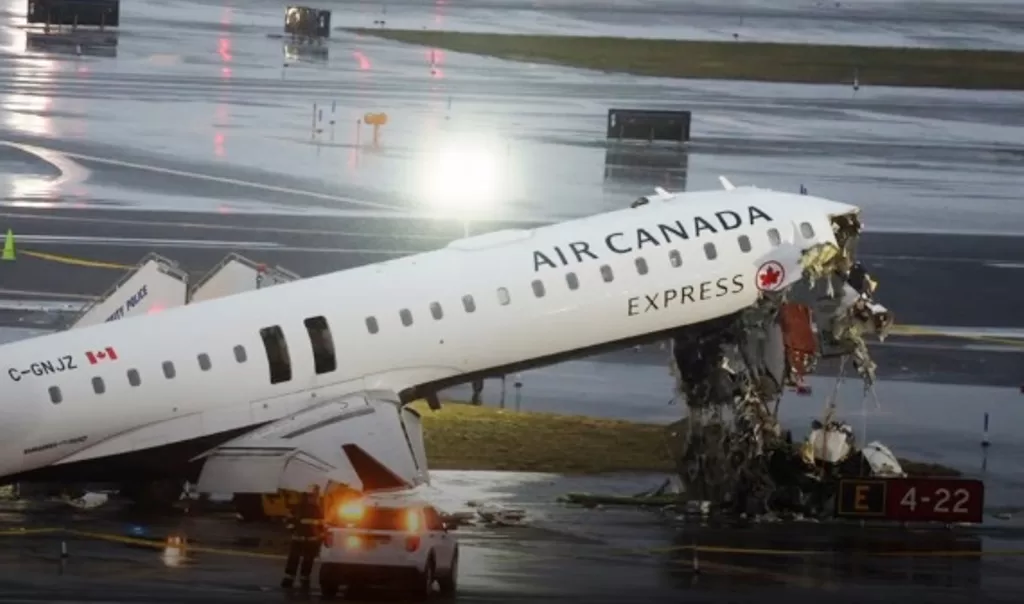 kecelakaan pesawat bandara LaGuardia