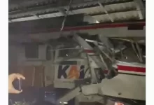 tabrakan kereta api bekasi timur