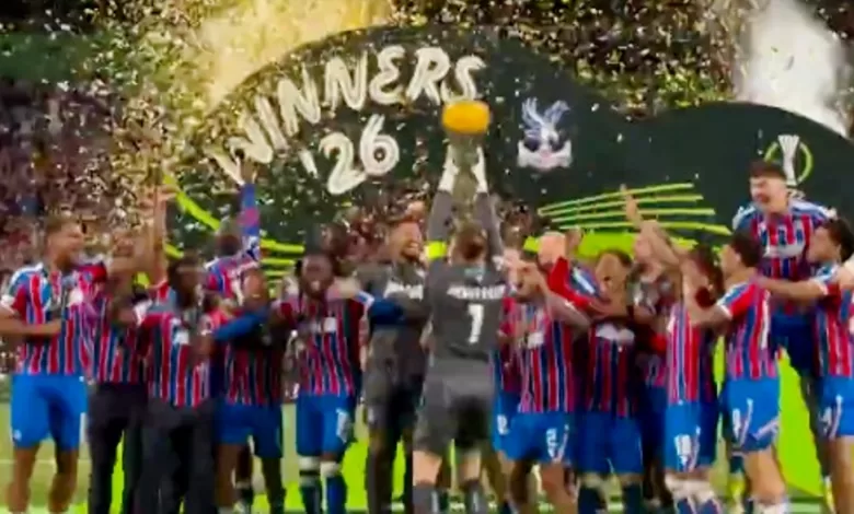 Crystal Palace juara