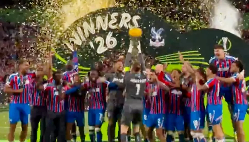 Crystal Palace juara