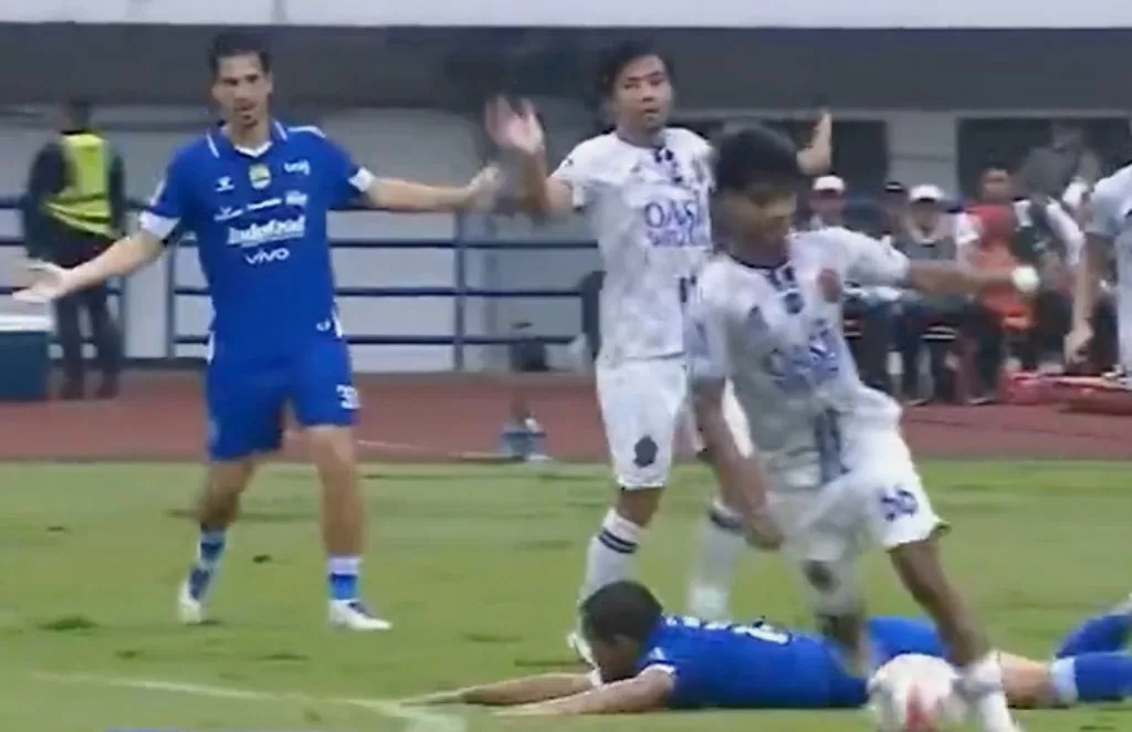 babak pertama Persib vs Persijap