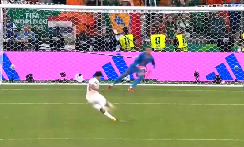 Adu penalt Maroko vs Belanda