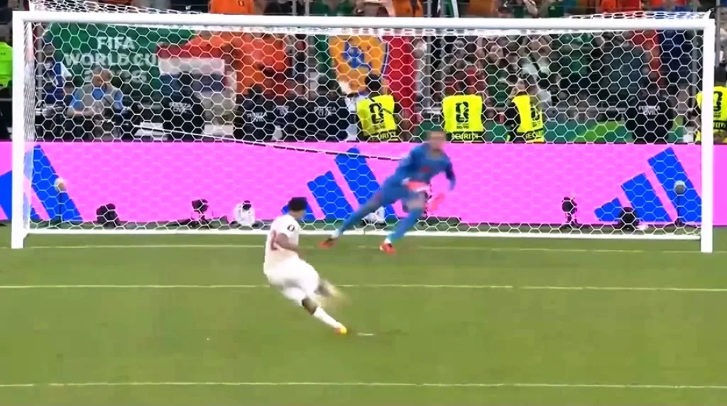 Adu penalt Maroko vs Belanda