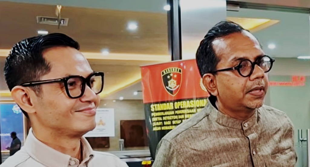 Dude Harlino kembalikan uang