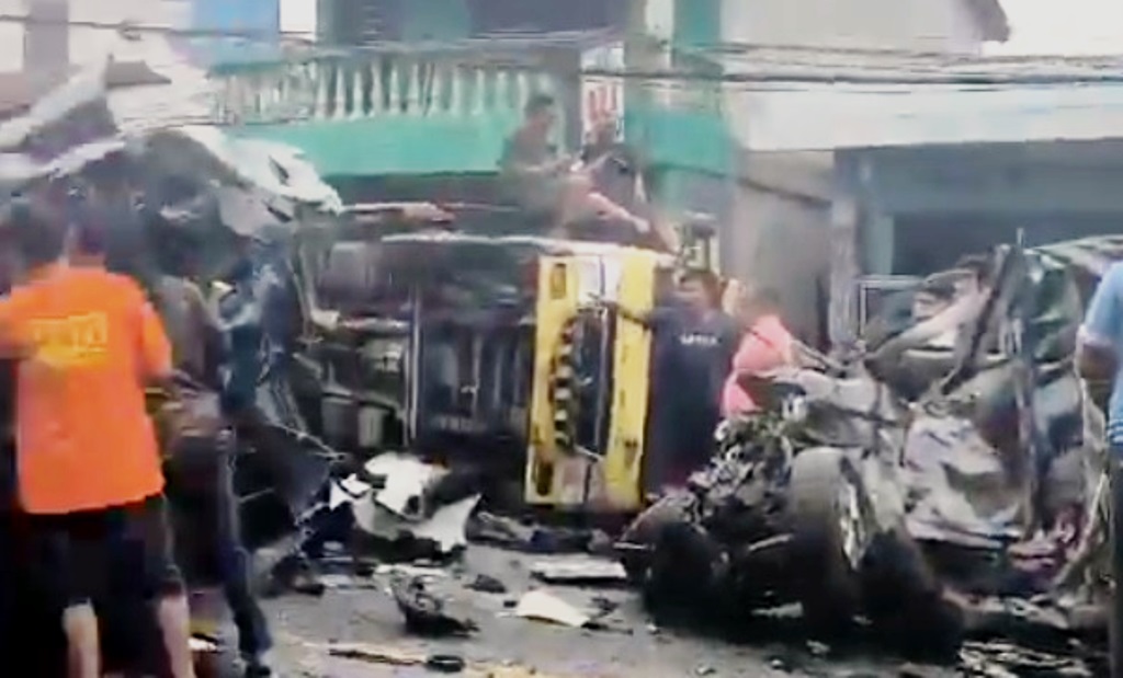 tabrakan beruntun sibolangit